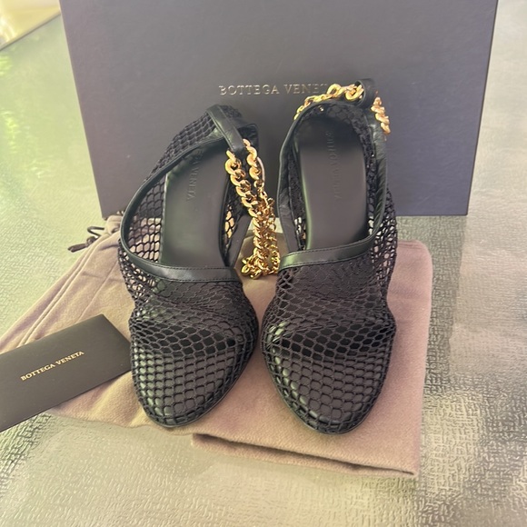 Bottega Veneta Mesh Chunky Chain Sandals - Picture 9 of 12